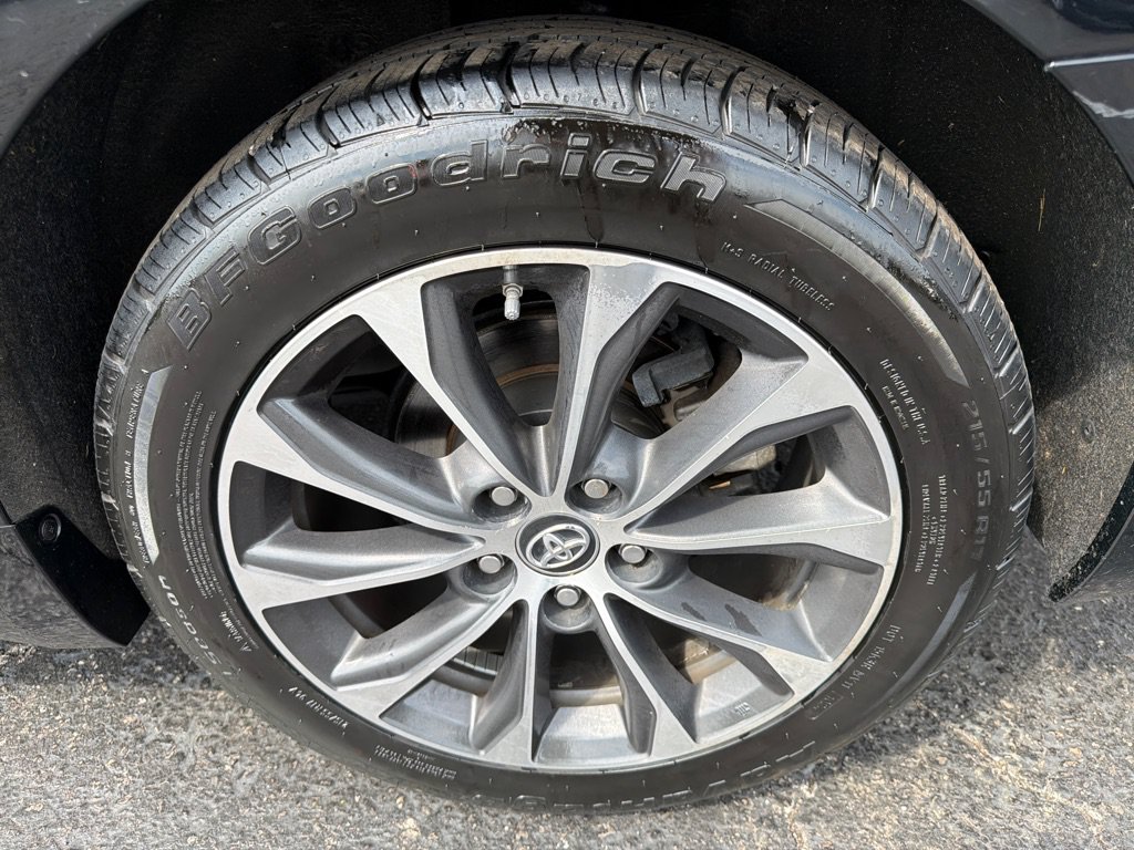 Used 2017 Toyota Avalon XLE Premium w/ All Weather Liner Package FWD image 34