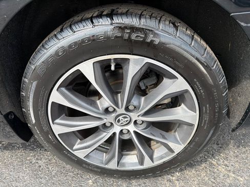 Used 2017 Toyota Avalon XLE Premium w/ All Weather Liner Package FWD image 34