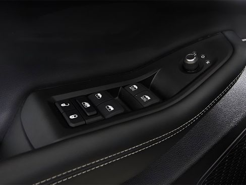 Used 2024 Jeep Grand Cherokee Altitude image 16