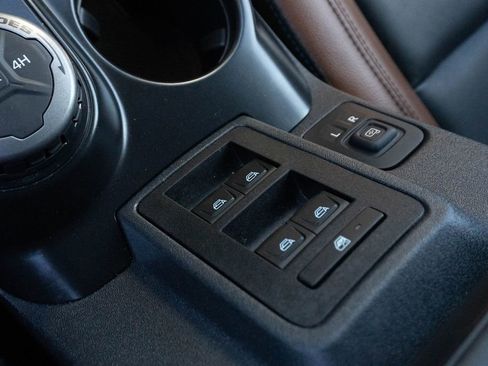 Used 2024 Ford Bronco Outer Banks AWD/4WD image 36