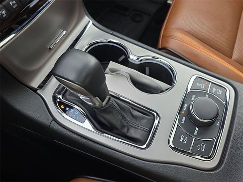 Used 2020 Jeep Grand Cherokee Overland image 18