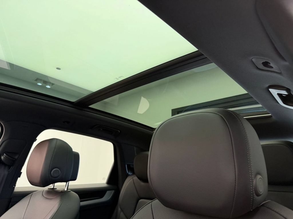 Certified 2025 Porsche Cayenne S AWD/4WD image 18