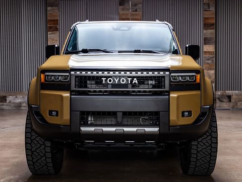 Used 2025 Toyota Land Cruiser image 2