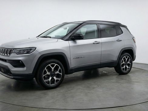 Used 2025 Jeep Compass Limited image 3