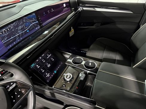 New 2025 Cadillac Escalade ESV Sport w/ Touring Package image 41