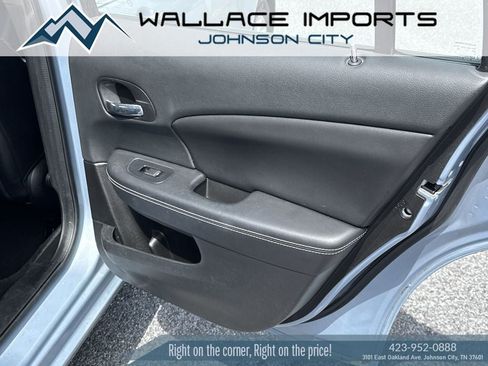 Used 2014 Chrysler 200 Limited FWD image 35