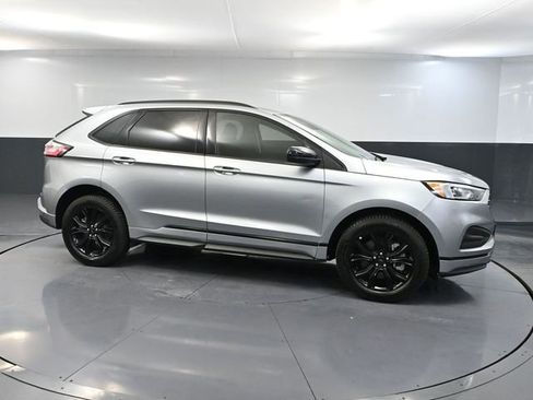 Used 2024 Ford Edge SE w/ Black Appearance Package image 4