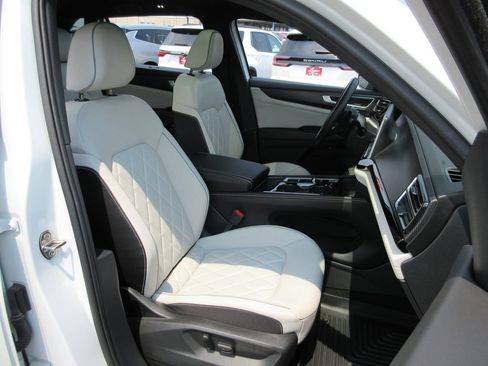 Used 2024 Volkswagen Atlas Cross Sport SEL Premium R-Line AWD/4WD image 22