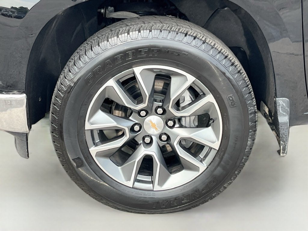 Used 2025 Chevrolet Silverado 1500 LT AWD/4WD image 32