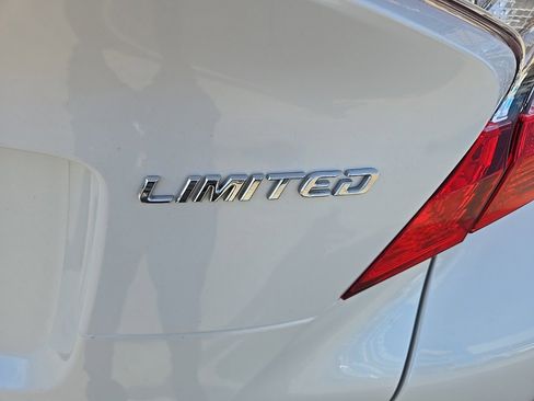 Used 2022 Toyota C-HR XLE image 36