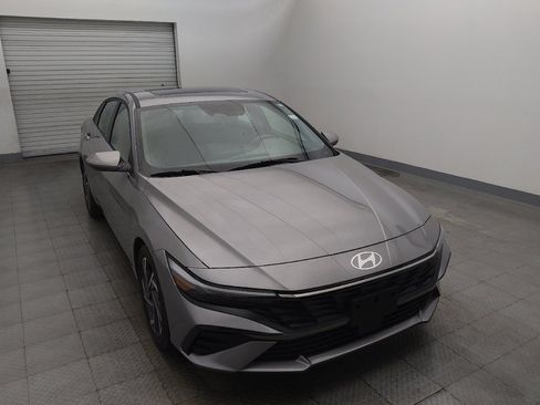 Used 2025 Hyundai Elantra SEL FWD image 14