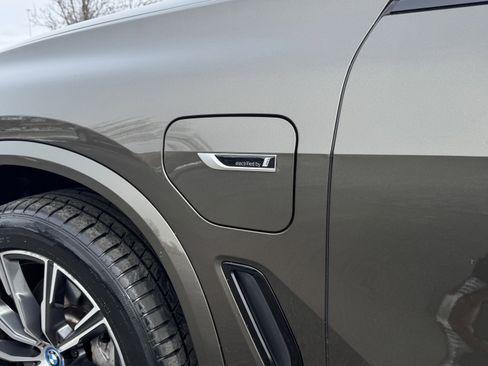 Used 2023 BMW X5 xDrive45e w/ Executive Package image 15