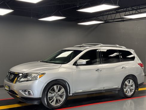 Used 2014 Nissan Pathfinder Platinum w/ Platinum Premium Package FWD image 1