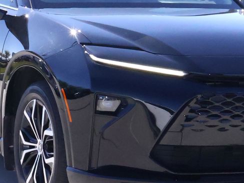 Used 2025 Toyota Crown Signia XLE image 9