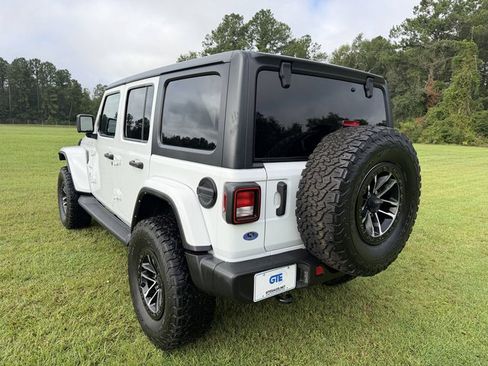 Used 2021 Jeep Wrangler Unlimited Sahara AWD/4WD image 8