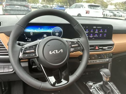 Certified 2026 Kia Seltos EX w/ EX Sunroof Package AWD/4WD image 13