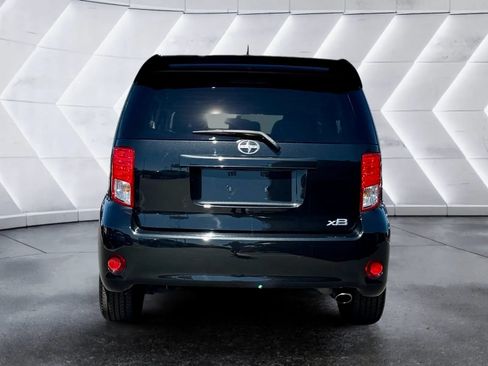 Used 2012 Scion xB FWD image 4