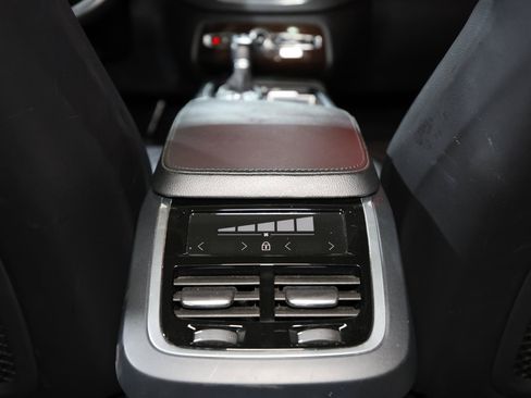Used 2019 Volvo XC90 T5 Momentum FWD image 16