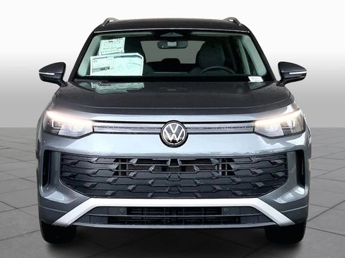New 2026 Volkswagen Tiguan SE image 3