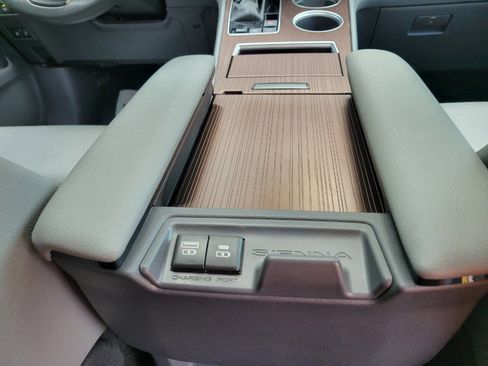 Used 2024 Toyota Sienna XLE image 14