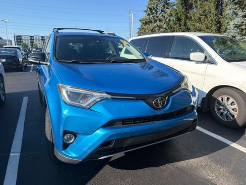 Used 2017 Toyota RAV4 XLE AWD/4WD image 5