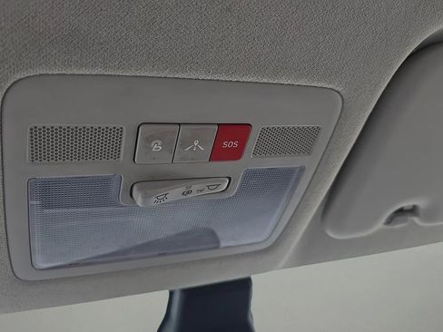 Certified 2024 Hyundai Venue Limited FWD image 29