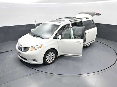 Used 2011 Toyota Sienna Limited image 44