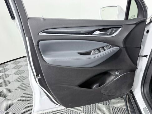 Used 2018 Buick Enclave Essence image 9