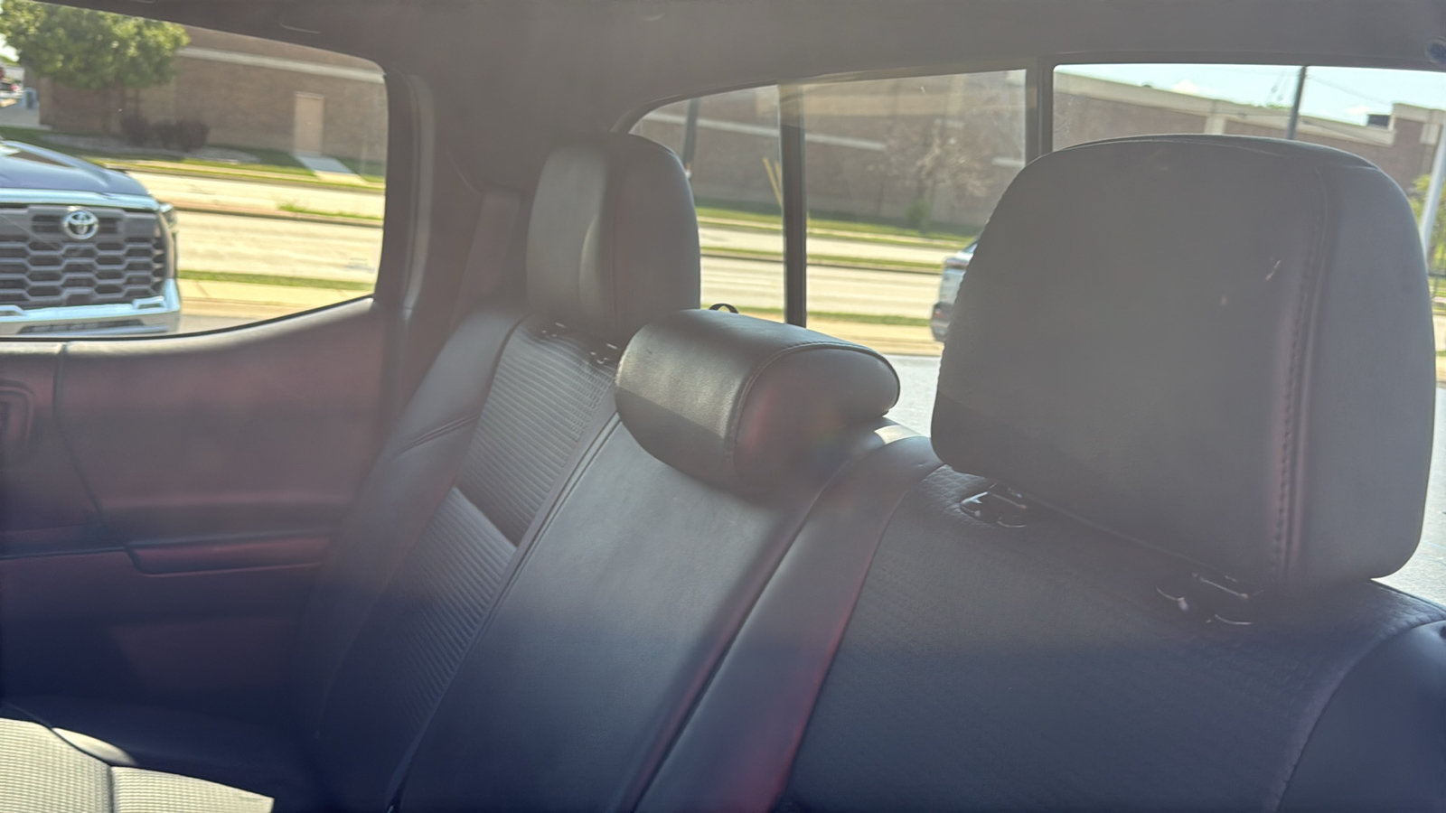 Used 2019 Toyota Tacoma Limited AWD/4WD image 19