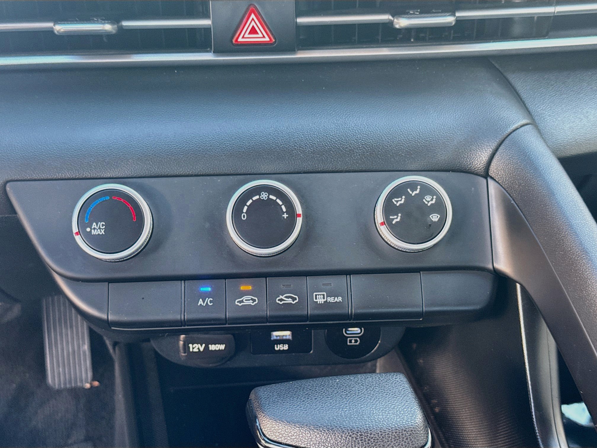 Used 2025 Hyundai Elantra SE FWD image 12