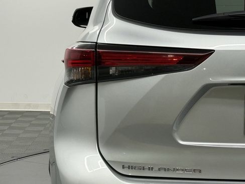 Used 2024 Toyota Highlander LE image 9