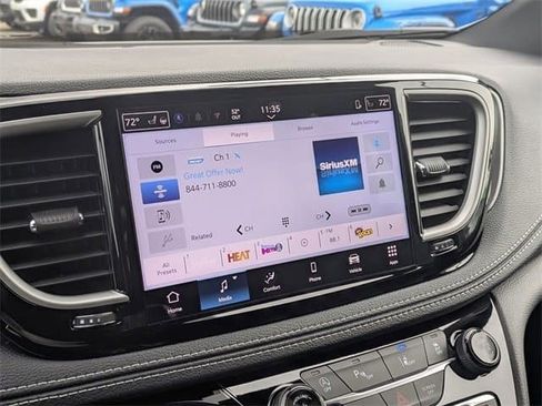 New 2026 Chrysler Pacifica Select image 11