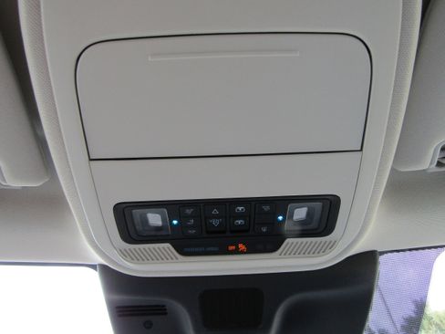 Used 2025 Ford Expedition Active AWD/4WD image 28