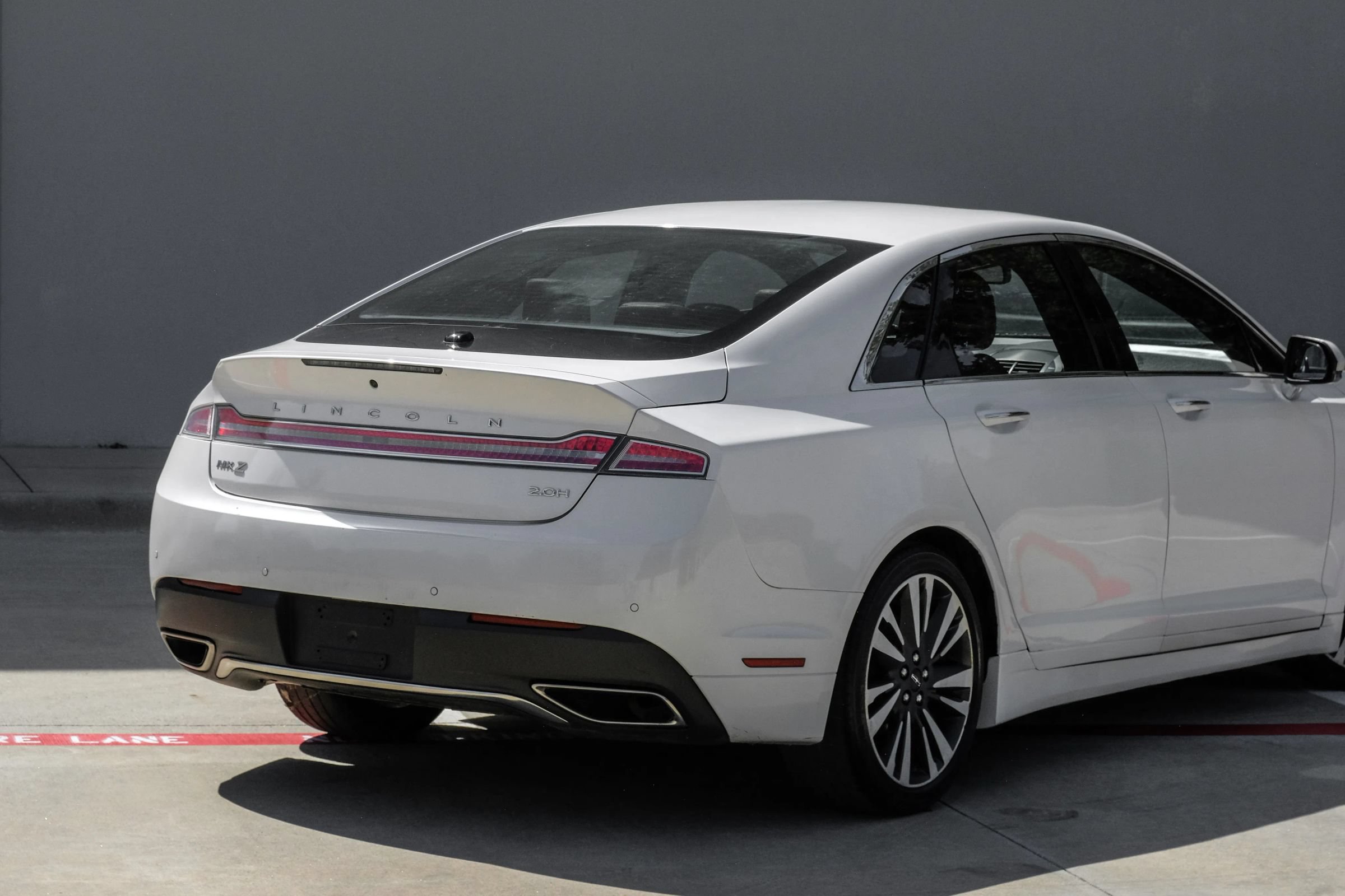 Used 2017 Lincoln MKZ Reserve FWD image 5