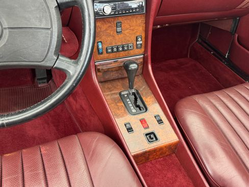 Used 1987 Mercedes-Benz 560 SL image 16