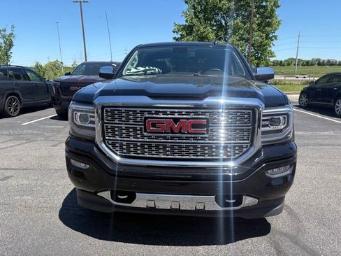 Used 2018 GMC Sierra 1500 Denali w/ Denali Ultimate Package AWD/4WD image 2