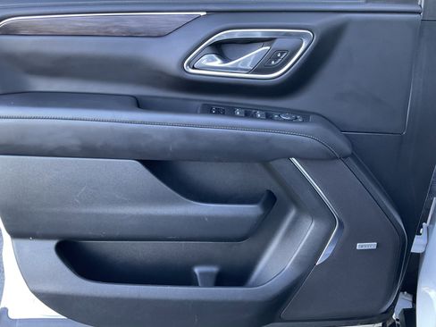 Used 2024 Chevrolet Suburban LT image 25