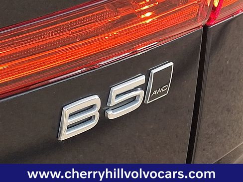 Certified 2023 Volvo XC60 B5 Plus image 31
