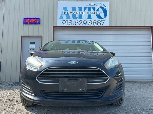 Used 2017 Ford Fiesta SE image 4