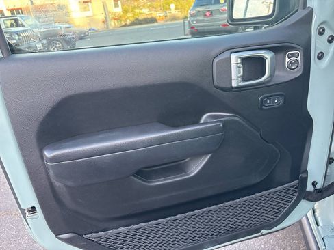 Used 2023 Jeep Wrangler Unlimited w/ 8.4" Radio Group AWD/4WD image 17