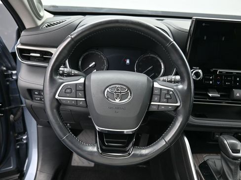Used 2020 Toyota Highlander Limited image 17