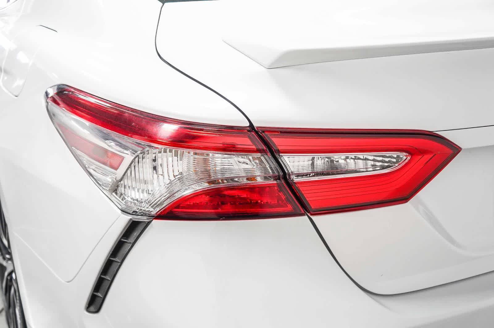 Used 2020 Toyota Camry SE FWD image 10