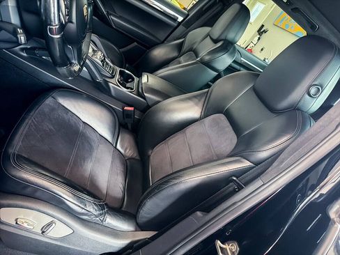 Used 2013 Porsche Cayenne GTS w/ Carbon Fibre Interior Pkg AWD/4WD image 18