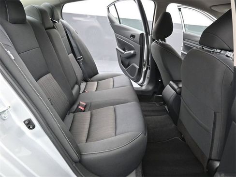 Used 2024 Nissan Altima 2.5 SV image 10