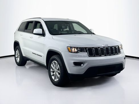 Used 2022 Jeep Grand Cherokee Laredo X image 3