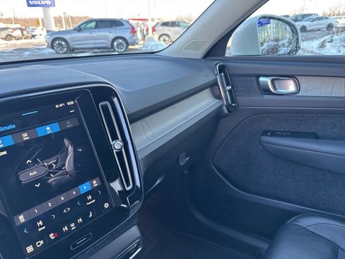 Used 2023 Volvo XC40 B5 Core w/ Protection Package Premier image 25