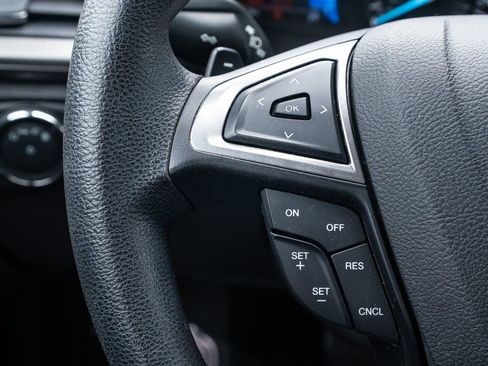 Used 2017 Ford Fusion SE w/ Fusion SE Technology Package image 22