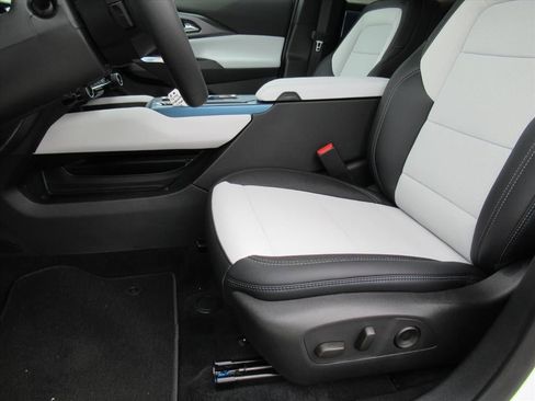 New 2025 Chevrolet Equinox EV LT image 16