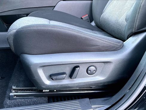 Used 2024 Nissan Rogue SV FWD image 33