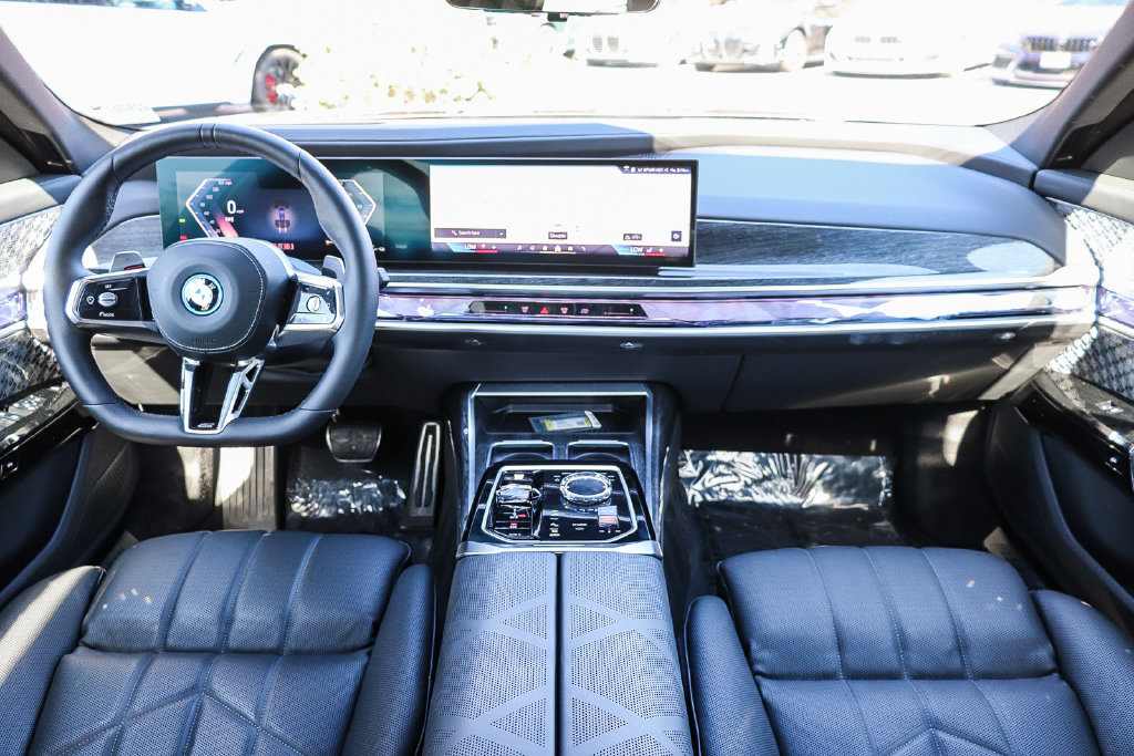 Used 2026 BMW 750e xDrive w/ Premium Package AWD/4WD image 12